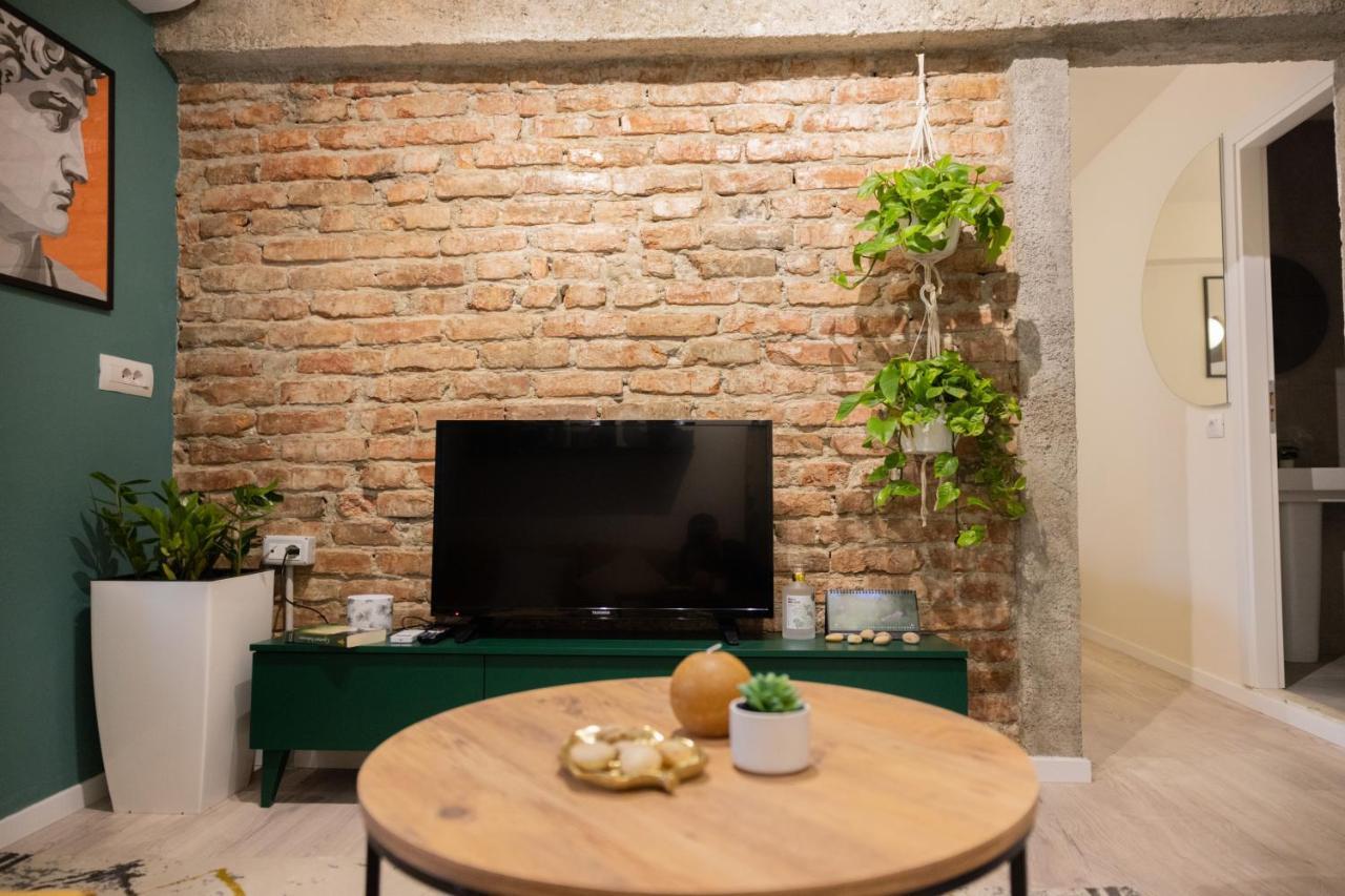 Three Doors Apartments, Kiwi 1+1 Apartment 티라나 외부 사진